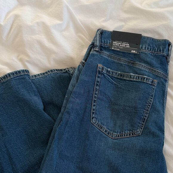 AE Dreamy Drape Strigid Low-Rise Ultra Wide-Leg Jean - Picture 4 of 4